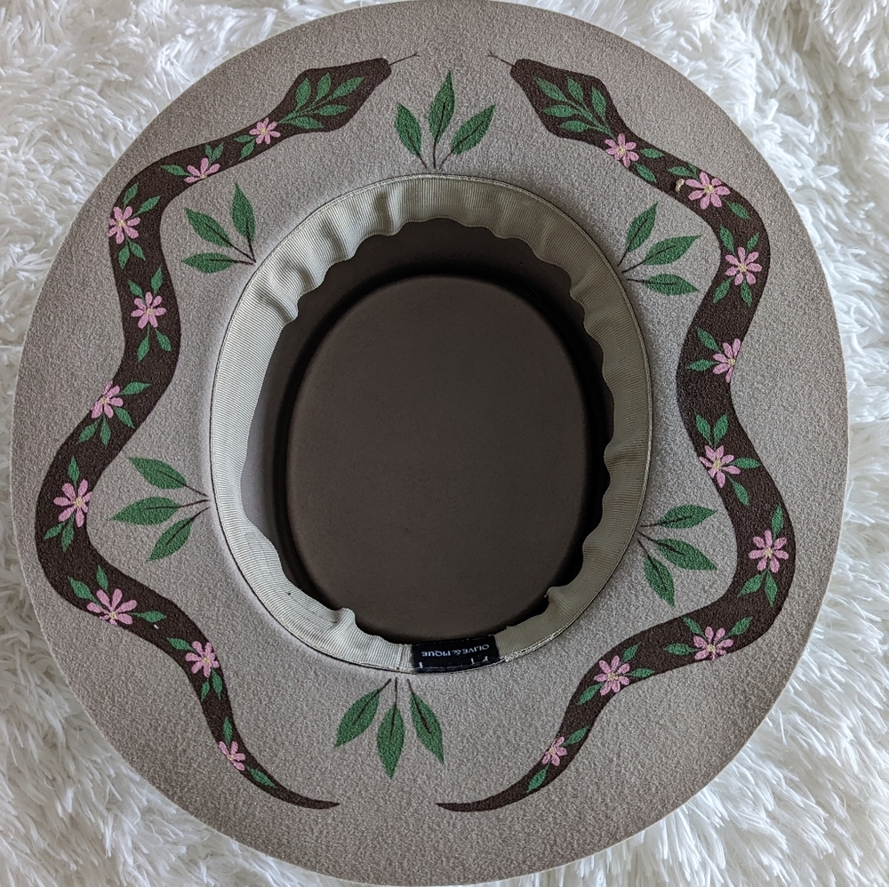 COPY - Lunabloom snake hat, taupe EUC